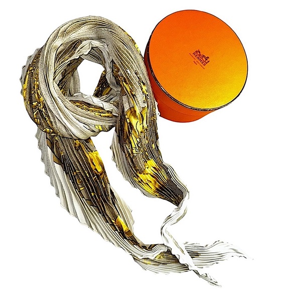 HERMÈS COSMOS Pleats Carre Silk 100% Scarf W/Box - Picture 3 of 14